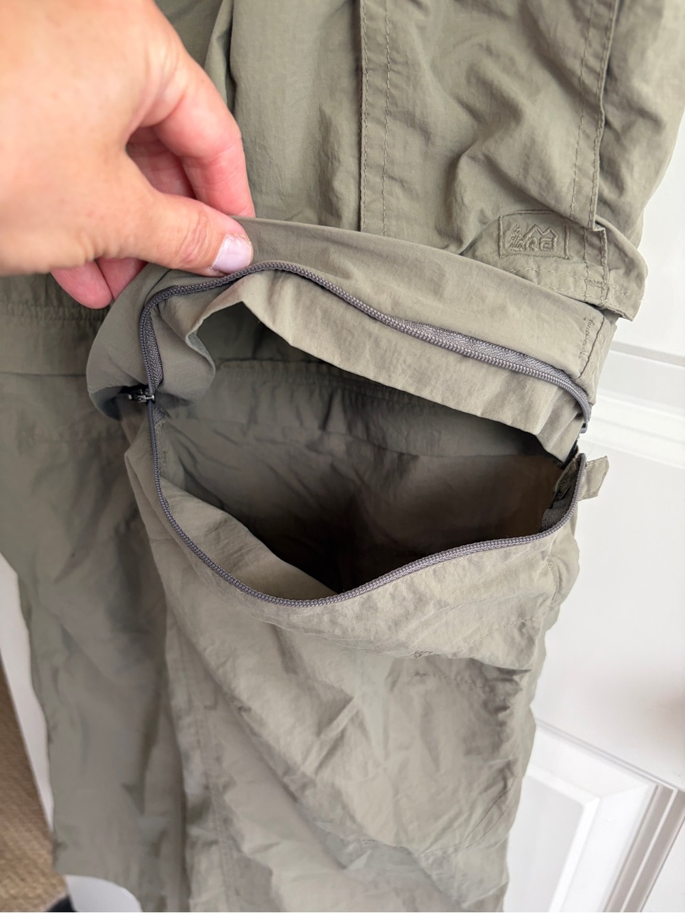 Great condition REI Men's Convertible Cargo Pants size L — Olive Green. Nylon - Picture 5 of 13